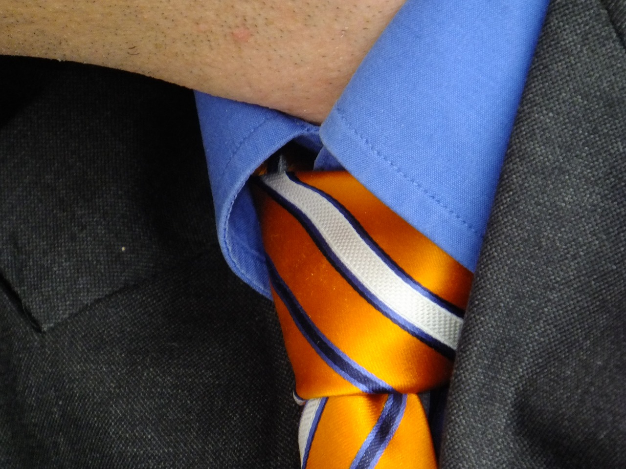 ネクタイの色と柄に定番はある？