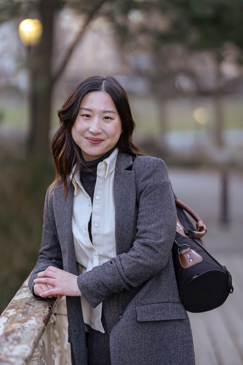 冬の寒さを乗り切ろう 女性のスーツの寒さ対策をご紹介 オーダースーツsada Knowledge