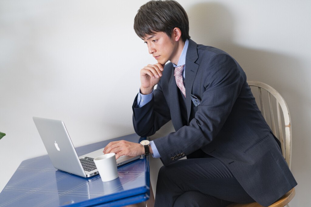 スーツの寿命はどのくらい 長持ちさせる方法をおさえて劣化を防ごう