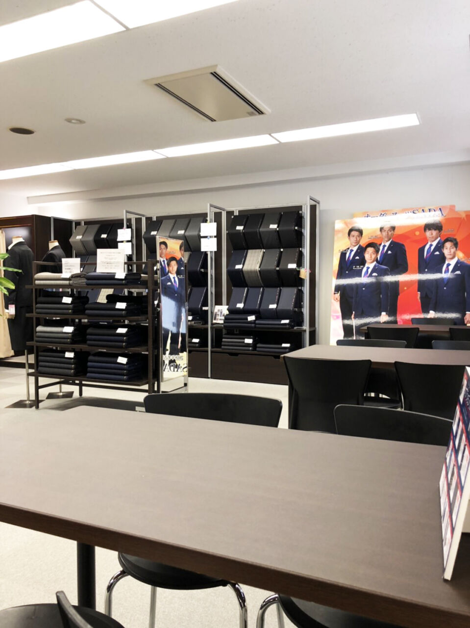 名古屋駅前ショールーム オーダースーツsadaは19 800円