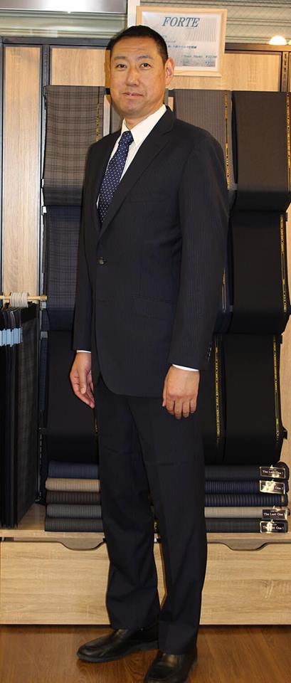 元全日本代表バレーボール選手の齋藤信治様が、SADAでお仕立てしたオーダースーツ姿のお写真を下さいました!