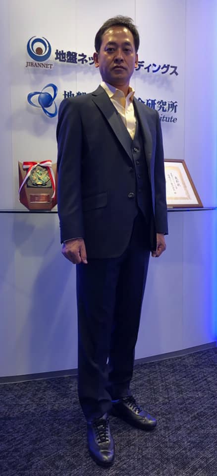 地盤ネットホールディングス株式会社【東証マザーズ上場】の山本強社長が、SADAでお仕立てしたオーダースーツ姿のお写真を下さいました!