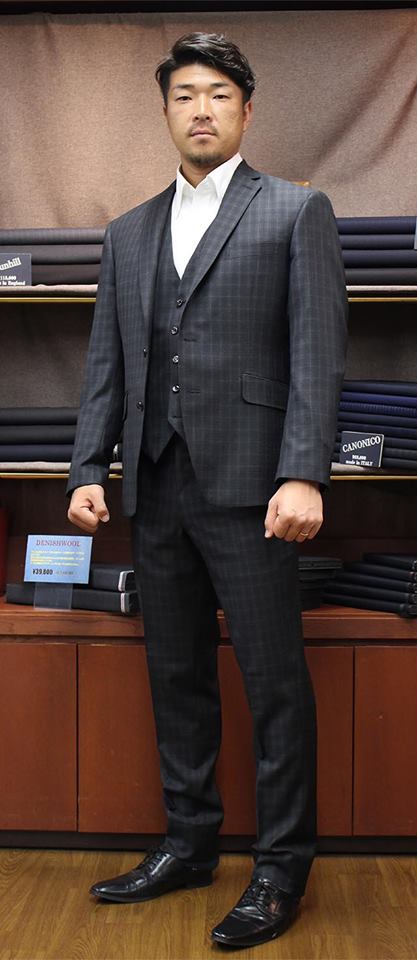 千葉ロッテマリーンズの田中靖洋投手が、SADAでお仕立てしたオーダースーツ姿のお写真を下さいました!