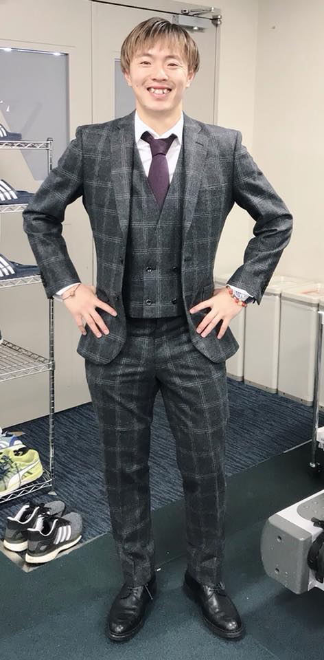 元日本代表の「和風メッシ」齋藤学選手が、SADAでお仕立てしたオーダースーツ姿のお写真を下さいました!