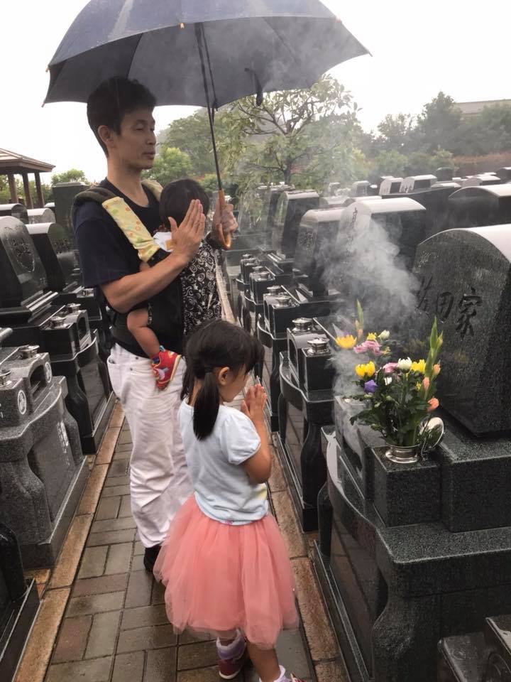 先週末は、雨の中、ご先祖様の墓参りに行きました!