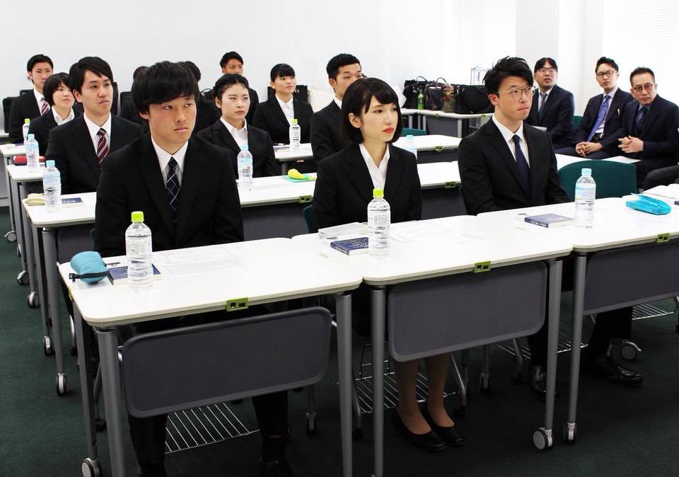 毎日新聞の「雨のち晴れ」というコーナーに、私の半生を取り上げて頂きました!