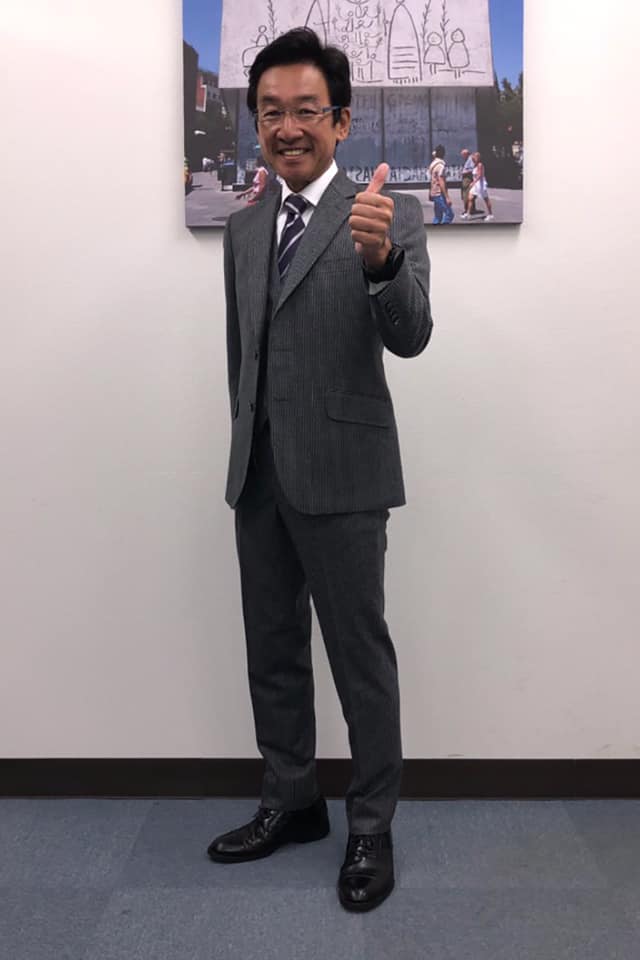 ニコニコ生放送で人気を博した、ガジェット通信副編集長の「ひげおやじ」さんが、株式会社ギルドの立ち上げメンバーとして、SADAでお仕立てしたオーダースーツ姿のお写真を下さいました!
