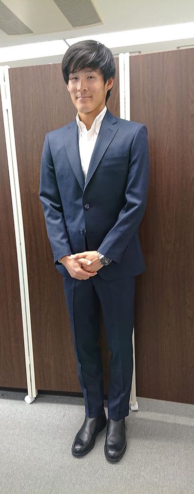 2ちゃんねる開設者の「ひろゆき」こと西村博之さんが、株式会社ギルドの立ち上げメンバーとして、SADAでお仕立てしたオーダースーツ姿のお写真を下さいました!