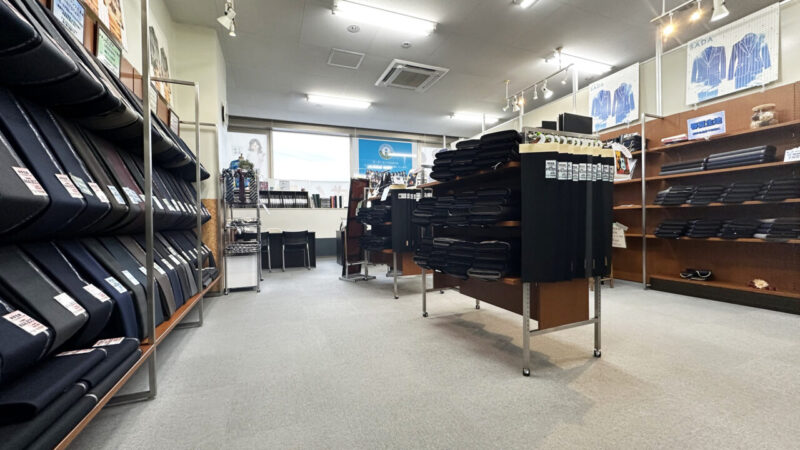 ケーヨーデイツー泉市名坂店内2階。あなただけの1着を。の写真