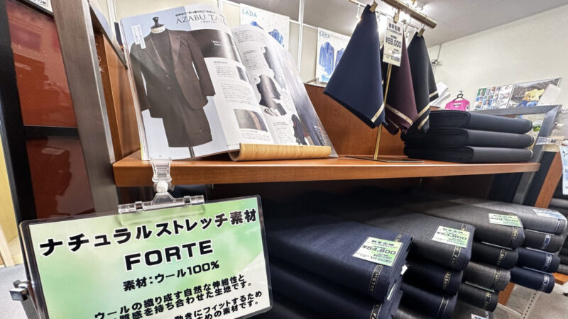 ケーヨーデイツー泉市名坂店内2階。あなただけの1着を。の写真