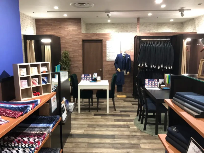 本格フルオーダーなのに、圧倒的な低価格。京王線ユーザーなら、調布パルコでオーダースーツを。の写真