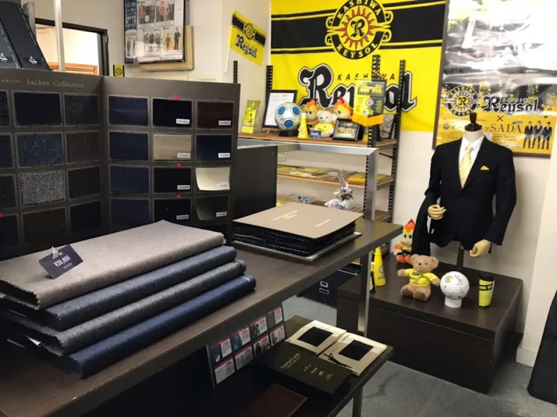 柏レイソルを応援するオフィシャル店舗。本格フルオーダースーツで、スーツのお悩みをすっきり解決。の写真