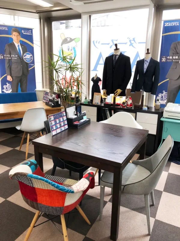 小田急線町田駅から徒歩1分。FC町田ゼルビアを応援するオフィシャル店舗。お気軽にお立ち寄りください。の写真