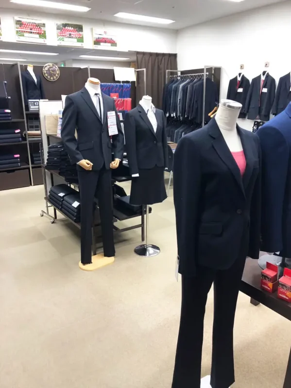 名古屋・栄の路面店。名古屋グランパスを応援するオフィシャル店舗。スーツのことならお任せください。の写真