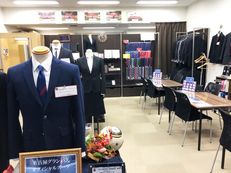 名古屋・栄の路面店。名古屋グランパスを応援するオフィシャル店舗。スーツのことならお任せください。の写真