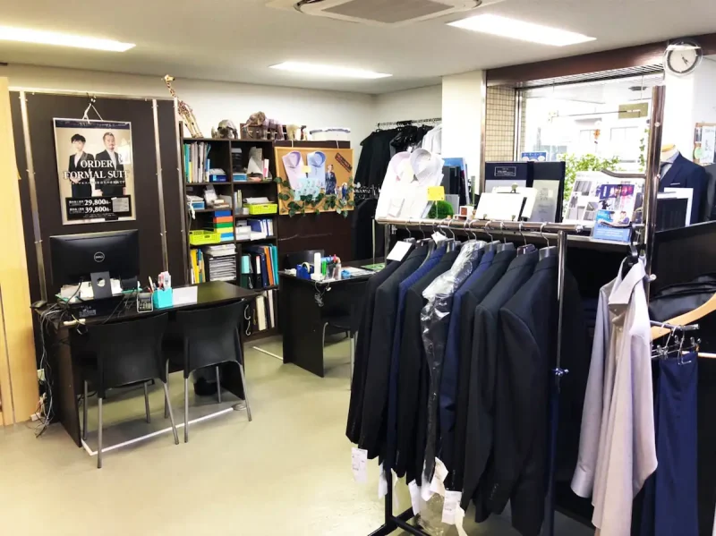 イオンモール堺北花田向かい。丁寧なアドバイスが好評。スーツについての幅広いご相談にお応えします。の写真