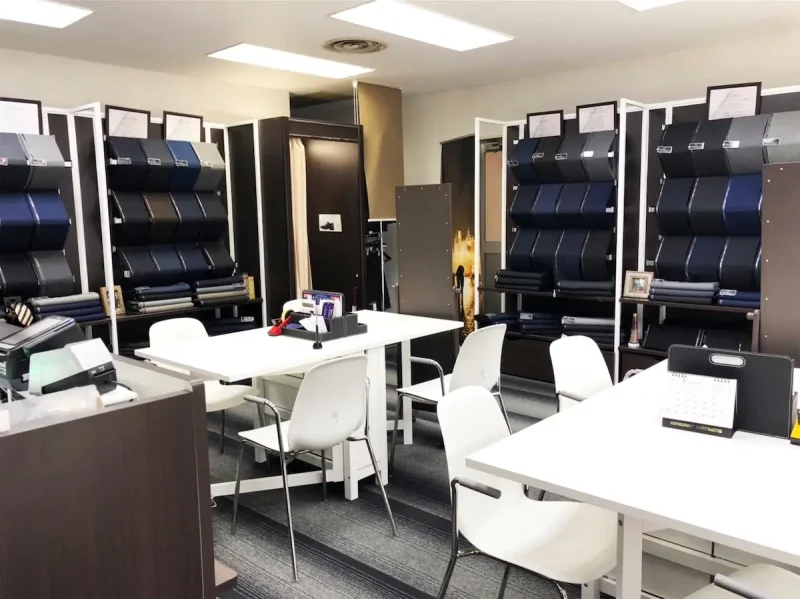 谷町のビジネスマンからの熱い支持を受け、進化を続ける谷町店。本格フルオーダーで、あなただけの1着を。の写真