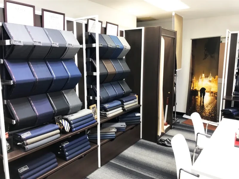 谷町のビジネスマンからの熱い支持を受け、進化を続ける谷町店。本格フルオーダーで、あなただけの1着を。の写真