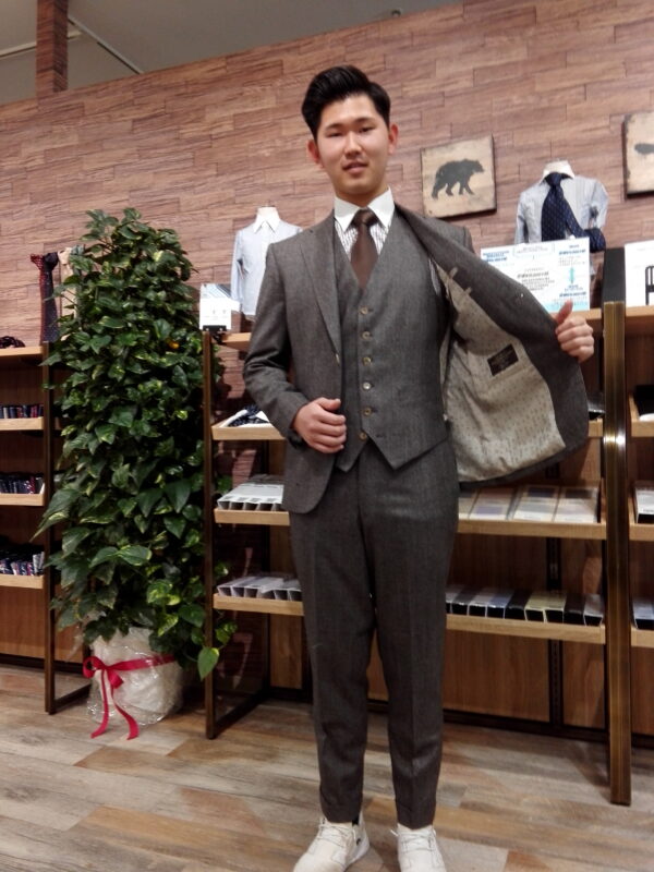 色合いのトーンが統一されたオシャレな成人式用スーツ 札幌駅前通店スーツコレクション オーダースーツsada
