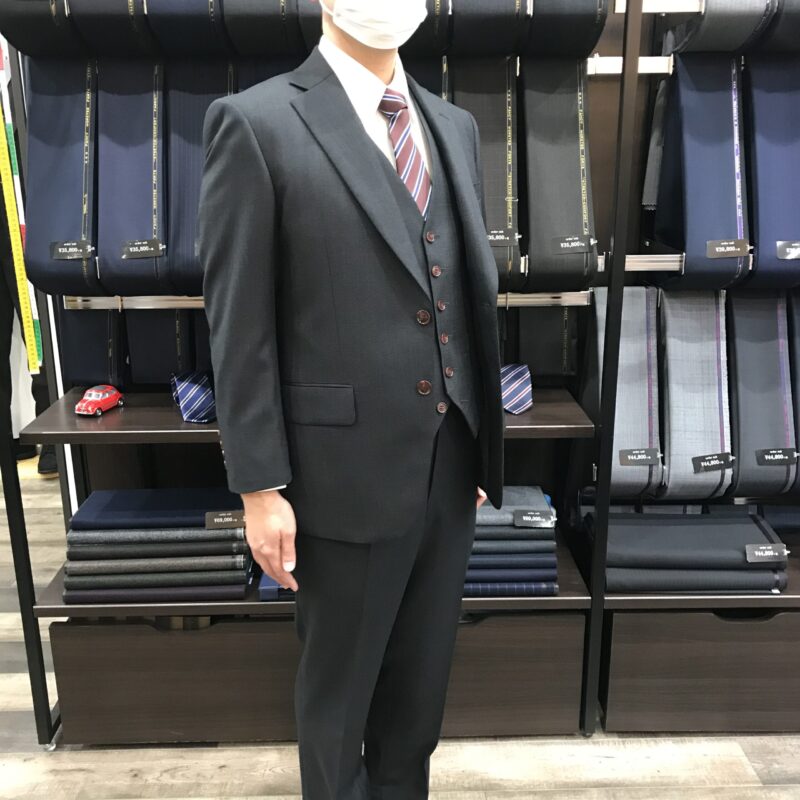 [アーカイブ] えんじ色釦がアクセントのオシャレな１着にのアイキャッチ画像