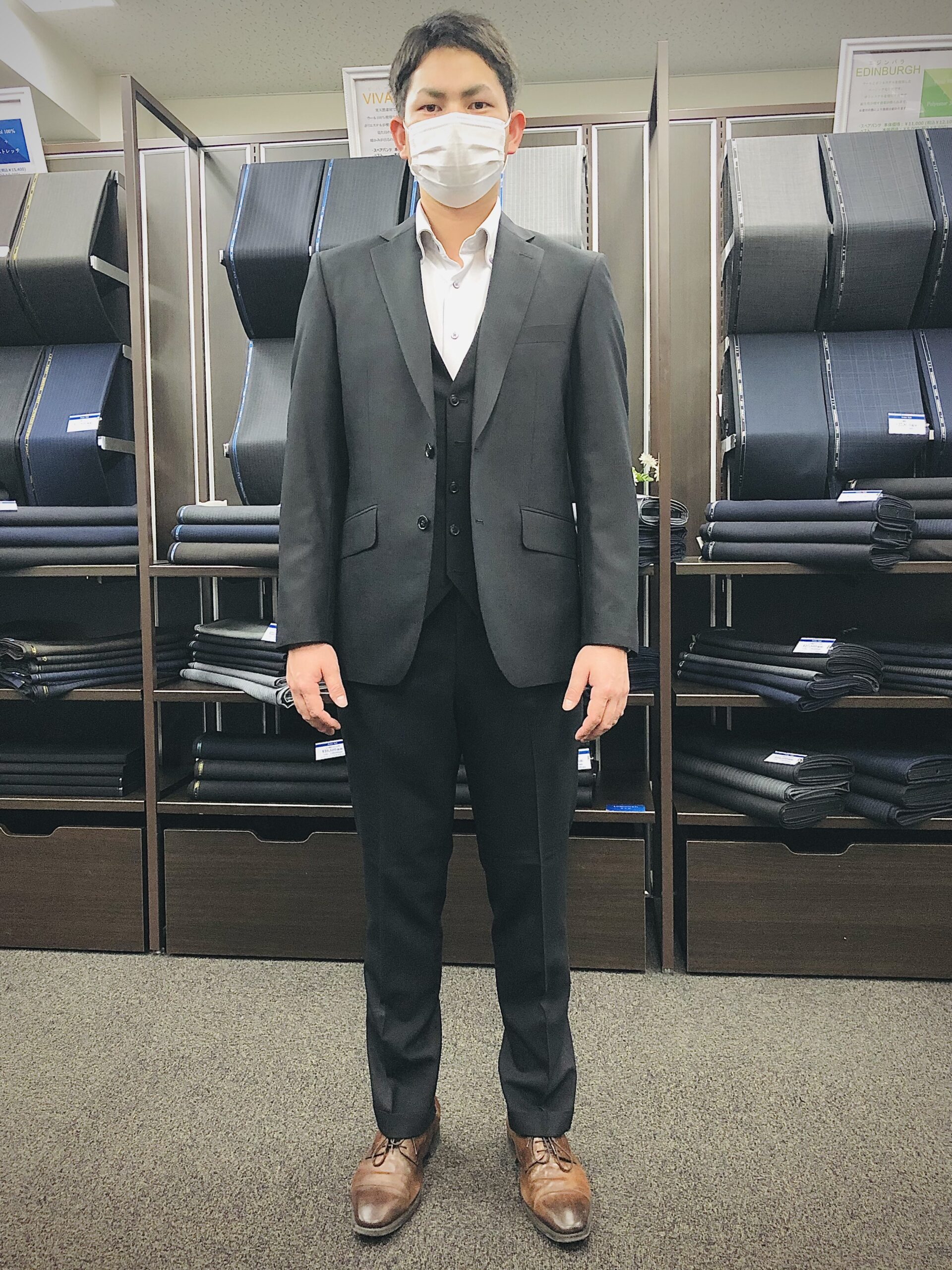 ベストをつけてよりフォーマルな印象に-神戸三宮店スーツコレクション-オーダースーツSADA