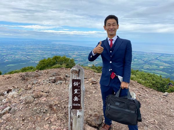 SADAのオーダースーツで、北海道の知床半島の付け根にある百名山、斜里岳の登頂に成功致しました！
