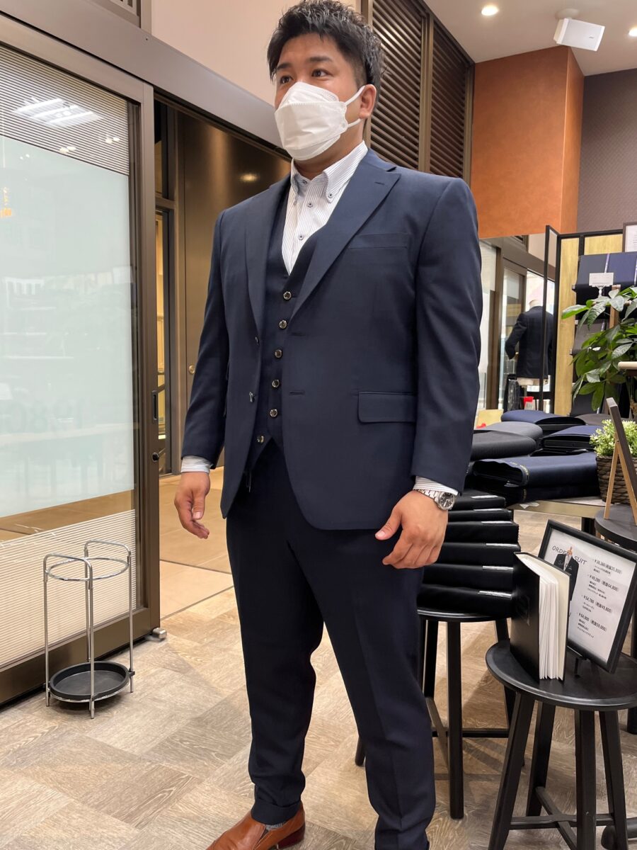 光沢感のあるドレッシーなネイビースーツ 熊本店スーツコレクション オーダースーツsada