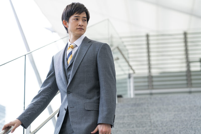 【2023年最新】クールビズの時期はいつ?毎年悩むビジネススーツの着こなし術も紹介します!のアイキャッチ画像