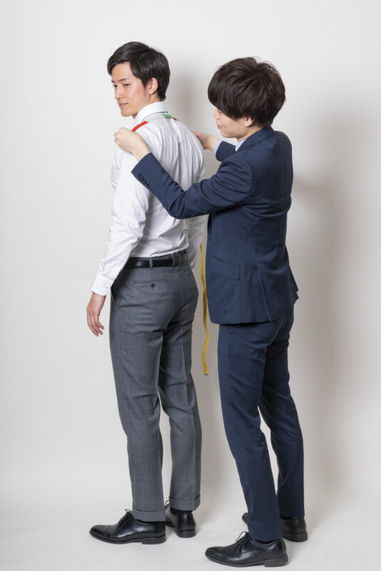 60代女性が「オーダースーツ」を作るなら?!おすすめのデザインやカスタムをご紹介。のアイキャッチ画像