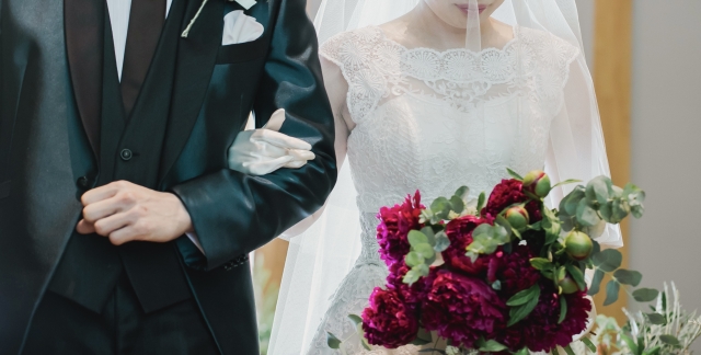 【結婚式・ビジネスシーン】スーツが映える！ポケットチーフのオシャレな折り方・挿し方ご紹介しますのアイキャッチ画像