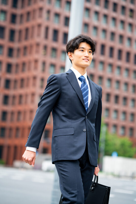 60代女性が「オーダースーツ」を作るなら?!おすすめのデザインやカスタムをご紹介。のアイキャッチ画像