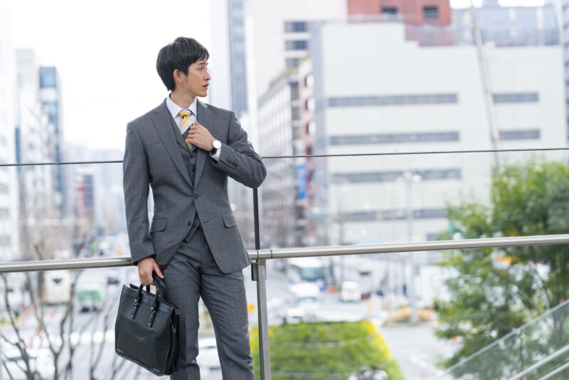 男性にも人気!大容量でビジネスシーンで使える「トートバッグ」をご紹介。のアイキャッチ画像