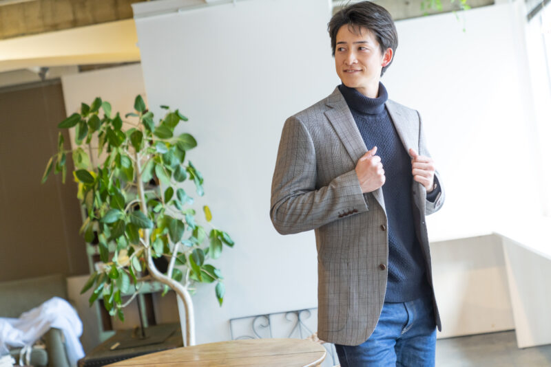 季節感を手軽に演出できるネクタイで秋らしく。おすすめの”ボルドータイ”をご紹介。のアイキャッチ画像
