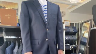 スタイリッシュなネイビースーツ♪の画像
