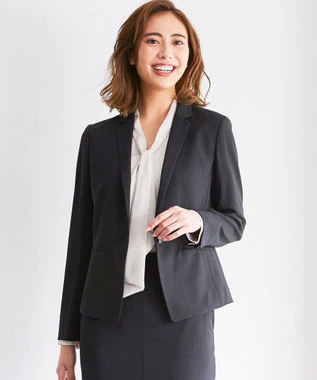 【スーツ レディース 靴 マナー】コーディネートの要は靴!女性のスーツスタイルで守るべき靴のマナーのアイキャッチ画像