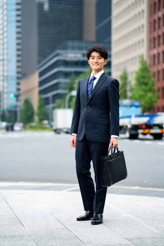 成人式のスーツ選び!なりたいが叶うカラーとデザインとは?のアイキャッチ画像