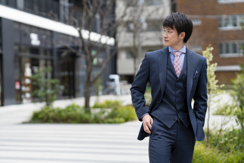 60代女性が「オーダースーツ」を作るなら?!おすすめのデザインやカスタムをご紹介。のアイキャッチ画像