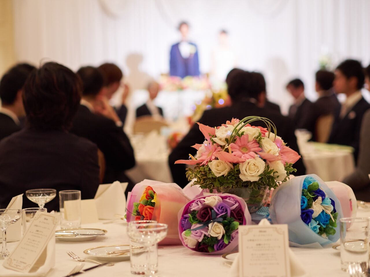 結婚式のスーツ完全ガイド｜立場別・年代別・季節別の選び方とNGマナーのアイキャッチ画像