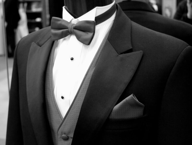 結婚式参列に適したネクタイとは？季節別におすすめネクタイをご紹介。のアイキャッチ画像