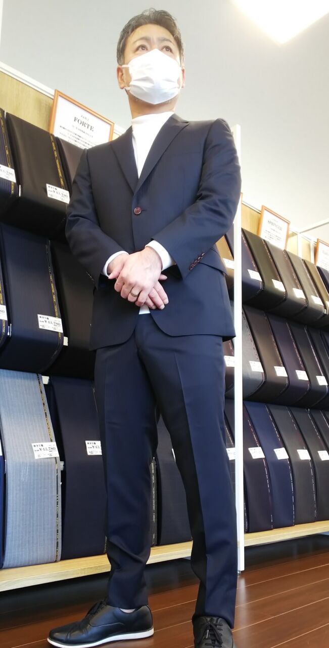 お洒落なネイビースーツ-福島駅前店スーツコレクション-オーダースーツSADA