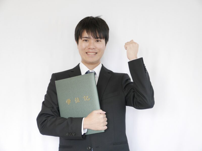 ネクタイ選びの重要なポイントは『太さ』!最適なネクタイ選びのコツとは?のアイキャッチ画像
