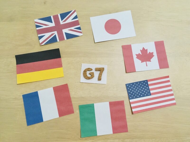 ネクタイ選びの重要なポイントは『太さ』!最適なネクタイ選びのコツとは?のアイキャッチ画像