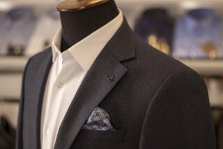 スーツに合わせるのは難しい?!ショート丈コートの着こなしのコツ。のアイキャッチ画像
