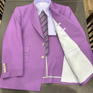 スタッフ一同大興奮のパープルスーツ！の画像