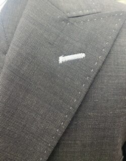 色糸でボタンホールを鮮やかにの画像