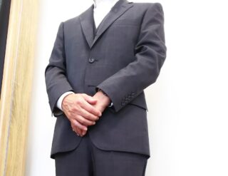 上品チェックでお洒落なスーツの画像