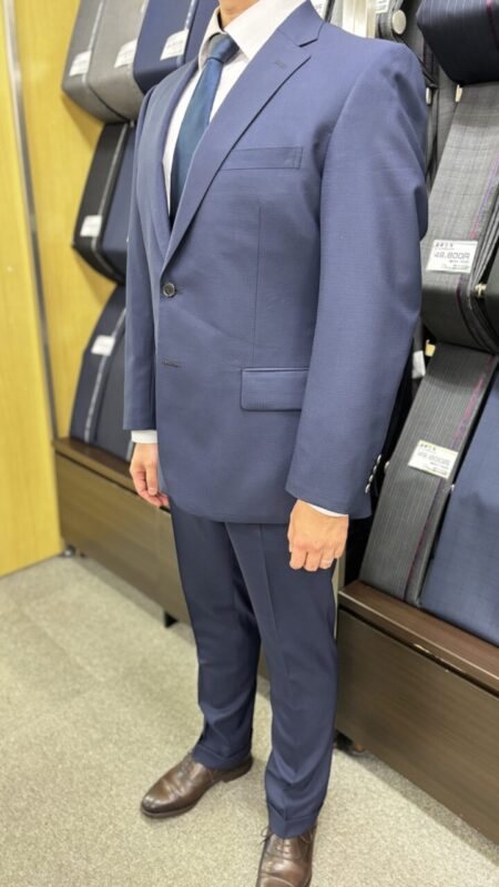 織柄が魅せるお洒落なスーツのアイキャッチ画像