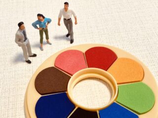 スーツのベストをおしゃれに着こなすには？単体でも使える。ベストをオシャレに着こなすポイントをご紹介のアイキャッチ画像